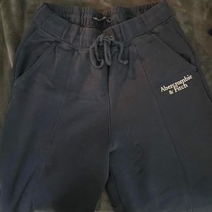 super comfy abercrombie sweatpants <3
